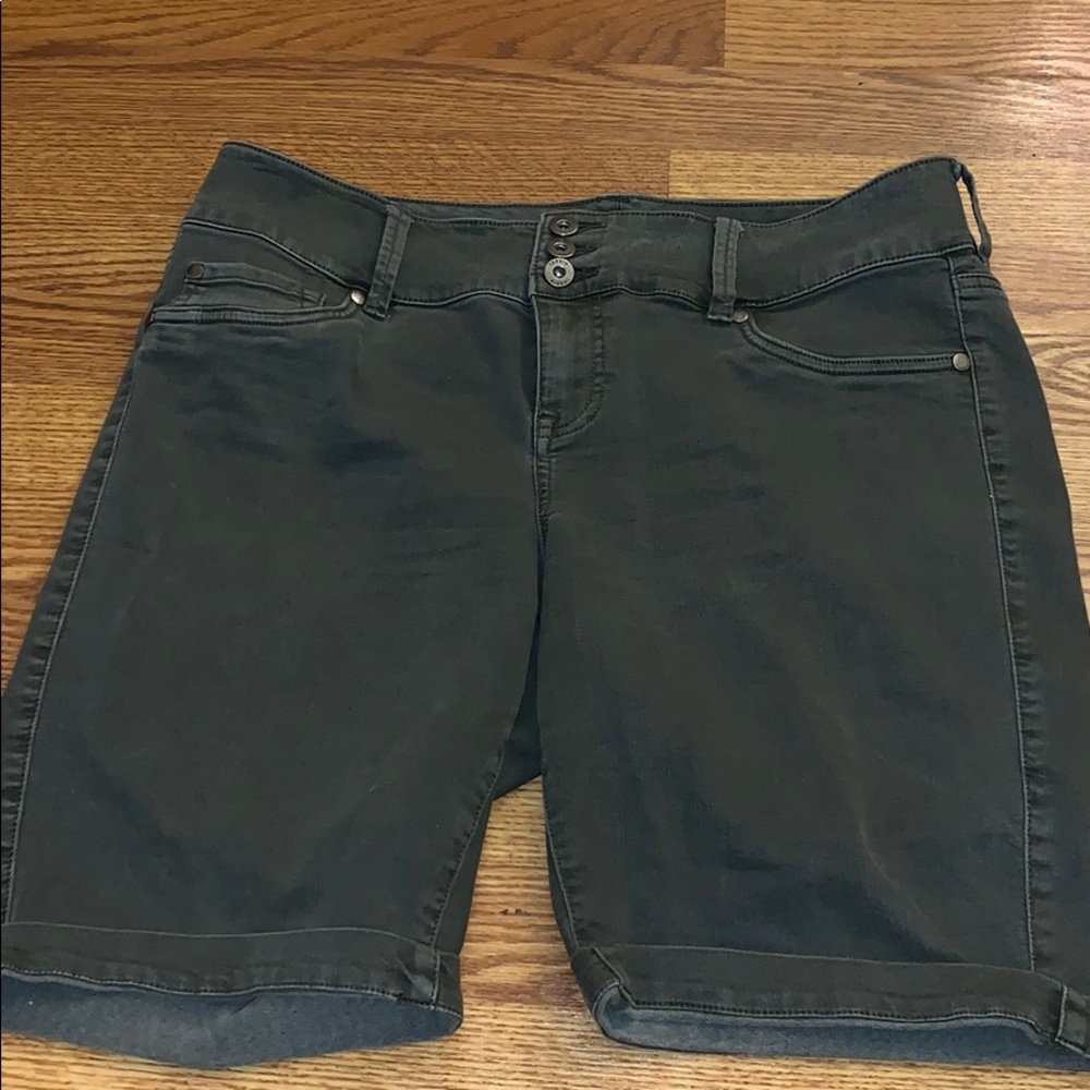 High waisted camo green long shorts